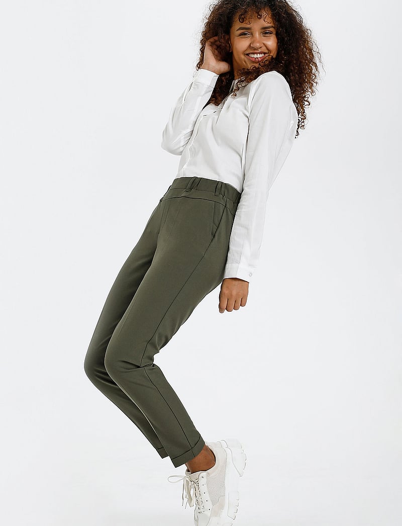 Kaffe - Nanci Jillian Pant - slim fit-byxor - grape leaf - 3