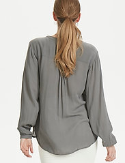 Kaffe - Amber Blouse LS - long-sleeved blouses - smoked pearl - 5