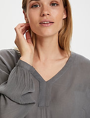 Kaffe - Amber Blouse LS - long-sleeved blouses - smoked pearl - 7