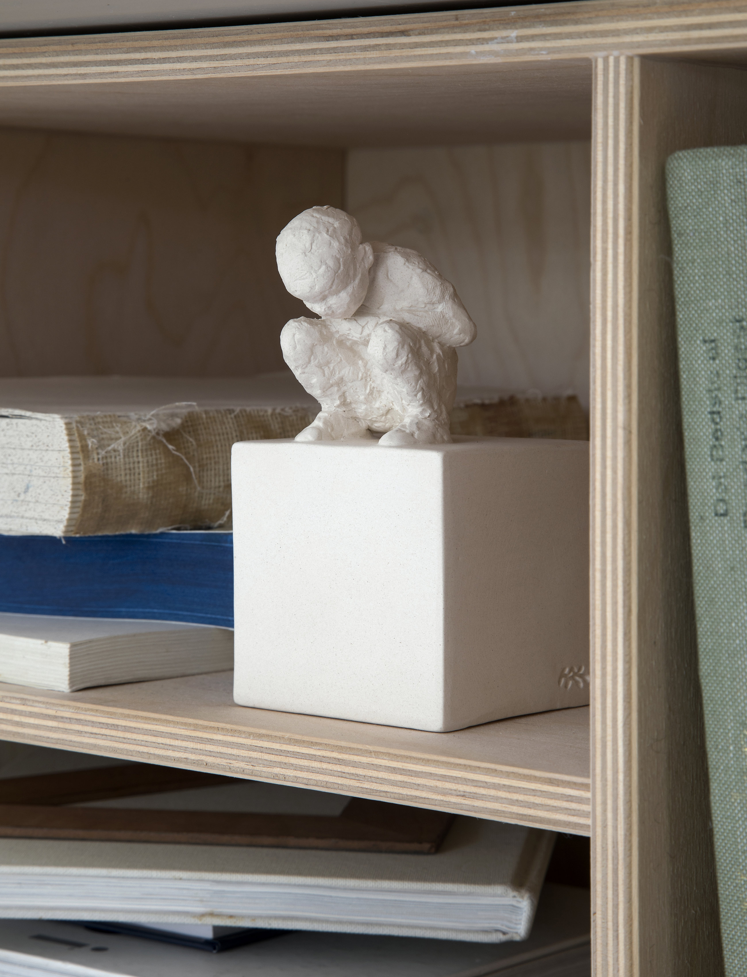 Kähler Character Den Nysgerrige H12,5, H:21.5 cm, Decoration, Creme - Bookends, Homeware