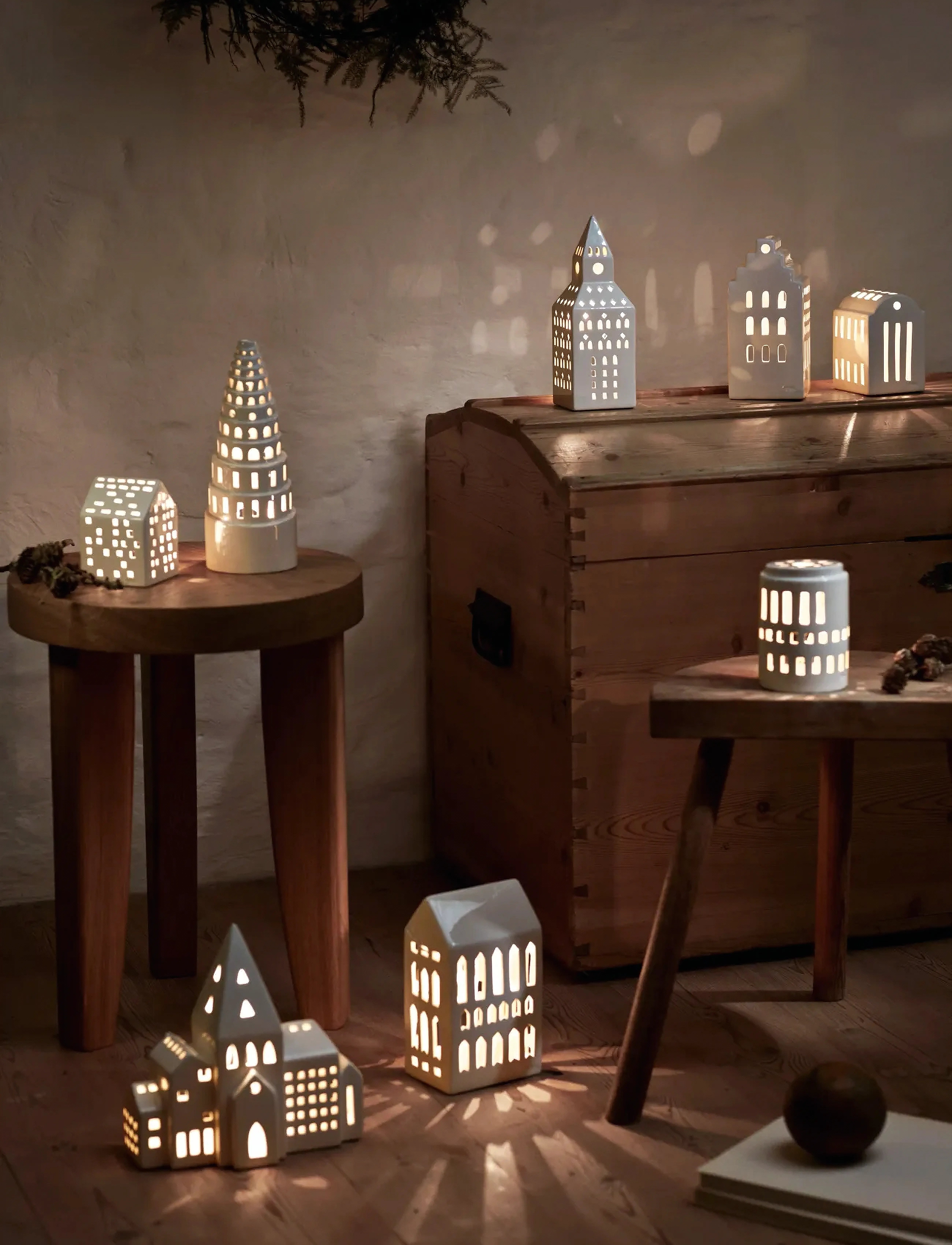 Kähler Urbania Kirketårn H20 Hvid, 7X20X7 cm, Candlesticks & Lanterns, Weiß - Tealight Holders, Homeware