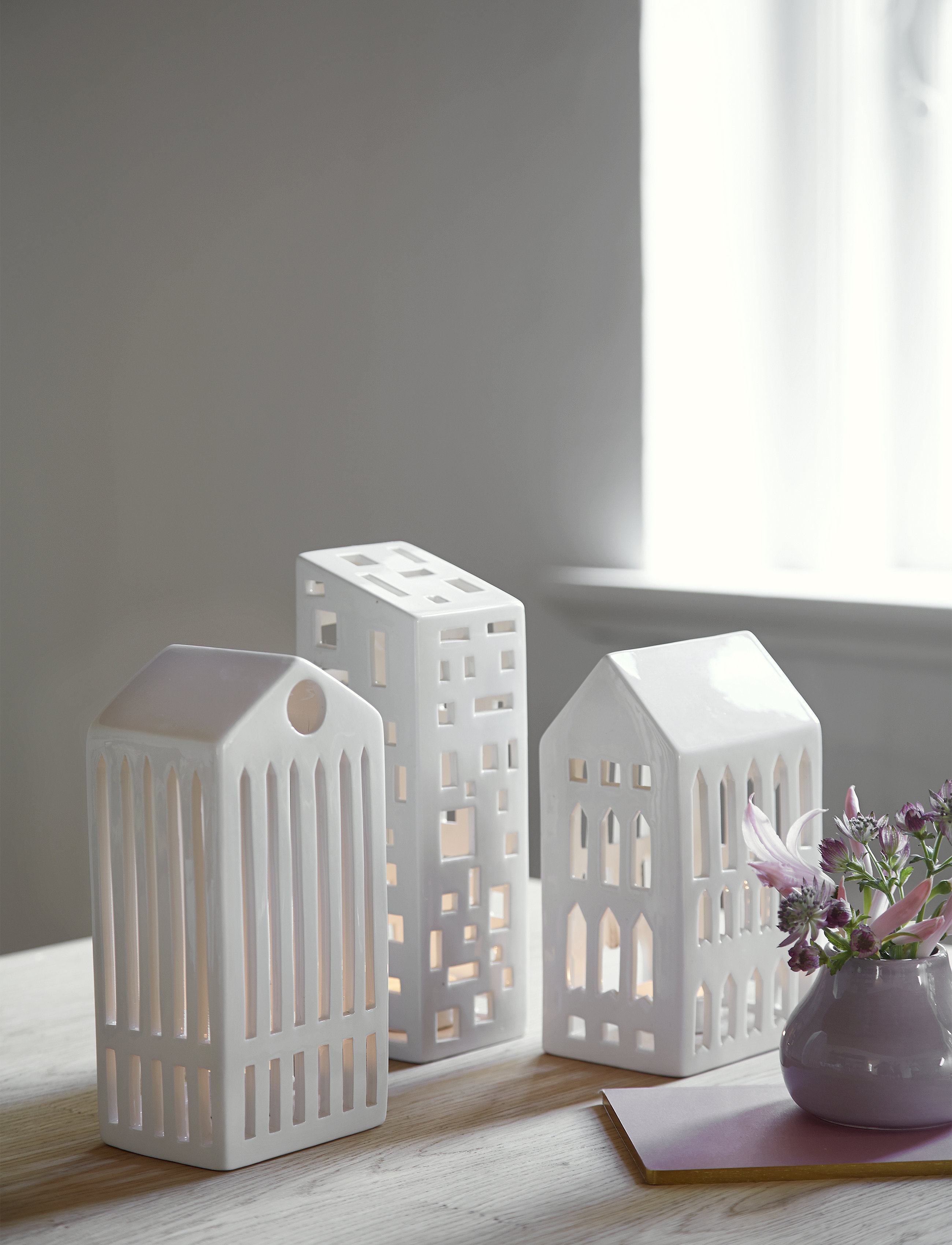 Kähler Urbania Lyshus Højhus, 22 cm, Candlesticks & Tealight Holders, Weiß - Indoor Lanterns, Homeware