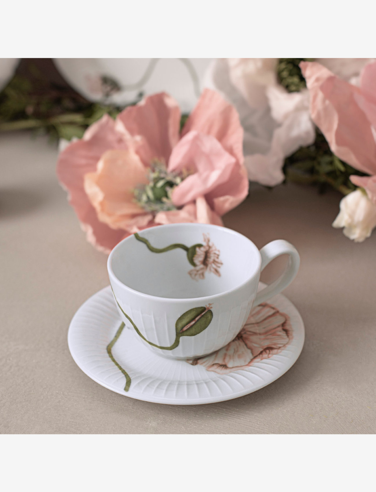 Kähler - Hammershøi Poppy Tea cup with matching saucer 38 cl - geschenke unter 50€ - white w. deco - 1