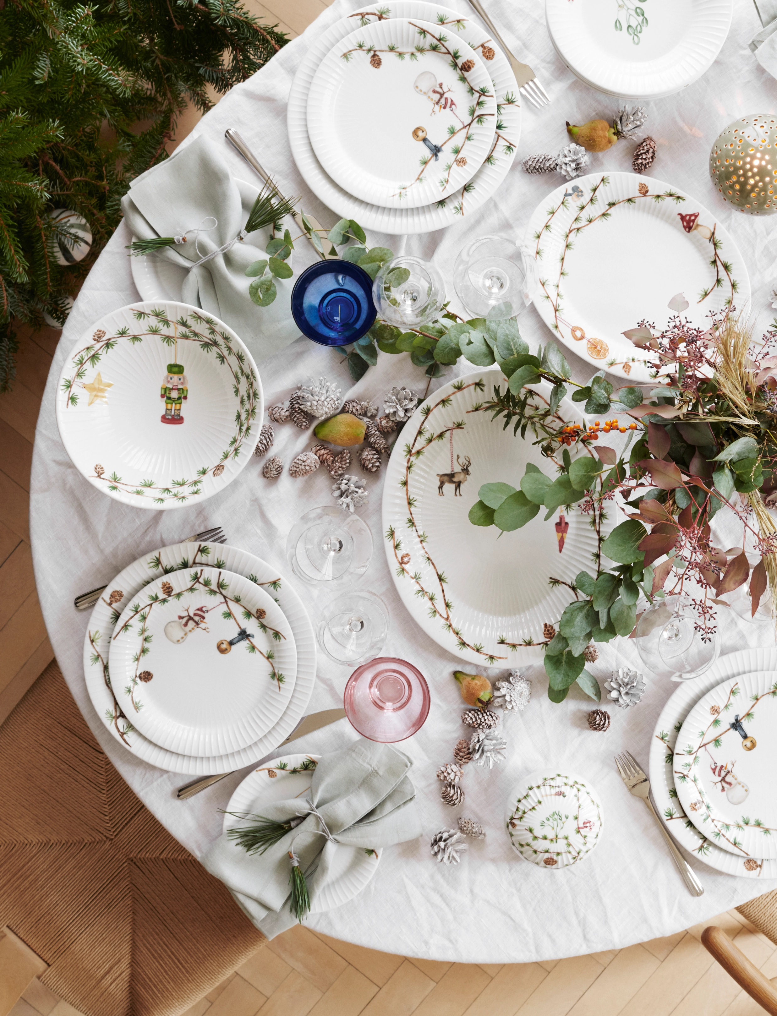 Kähler - Hammershøi Christmas Bowl on stand Ø16 cm white w. deco - white w. deco - 4