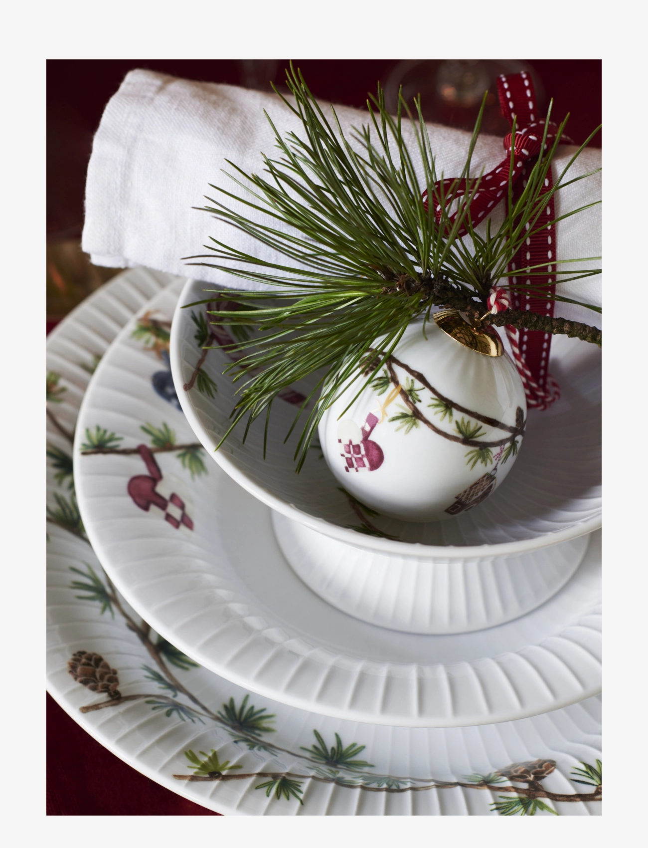 Kähler - Hammershøi Christmas Bowl on stand Ø16 cm white w. deco - dekoratiivsed vaagnad - white w. deco - 5