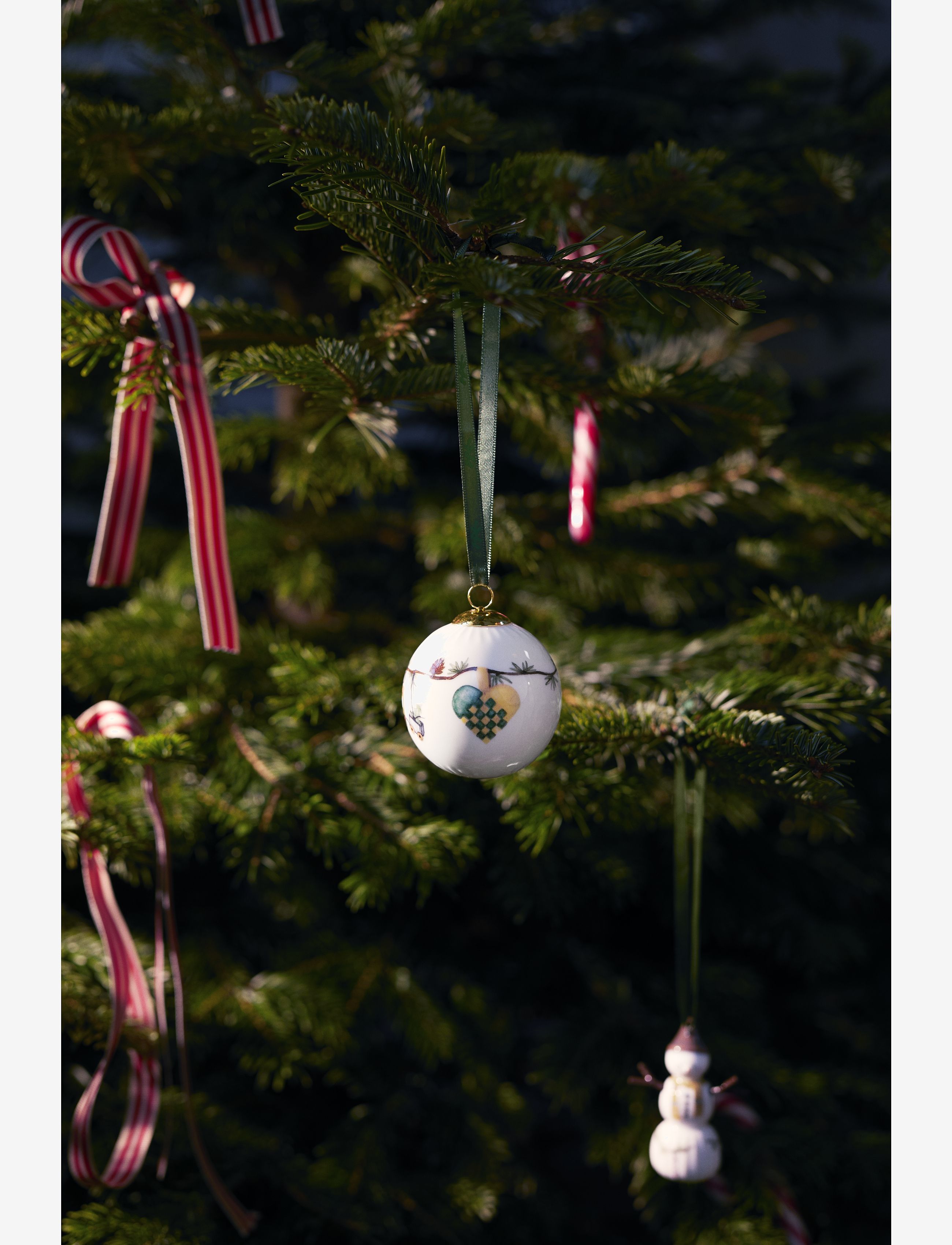 Kähler - Hammershøi Christmas Bauble 2024 Ø6 cm white w. deco - white w. deco - 4