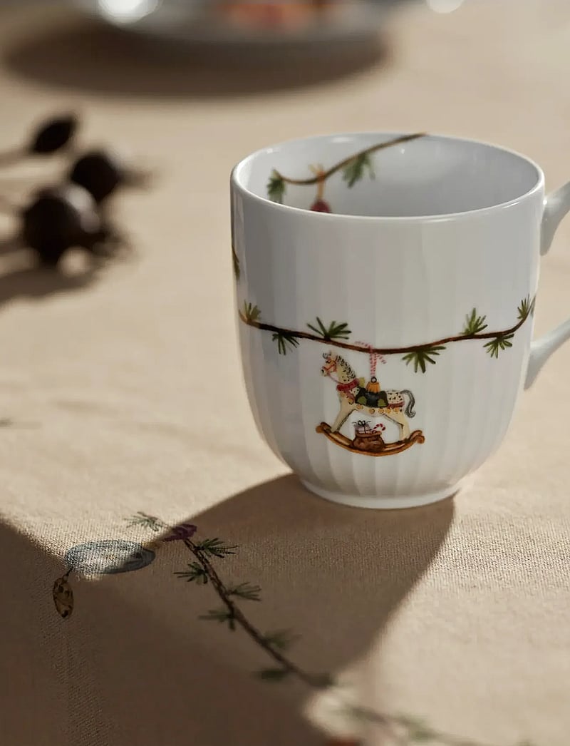 Kähler - Hammershøi Christmas Mug 2025 33 cl white w. deco - white w. deco - 4