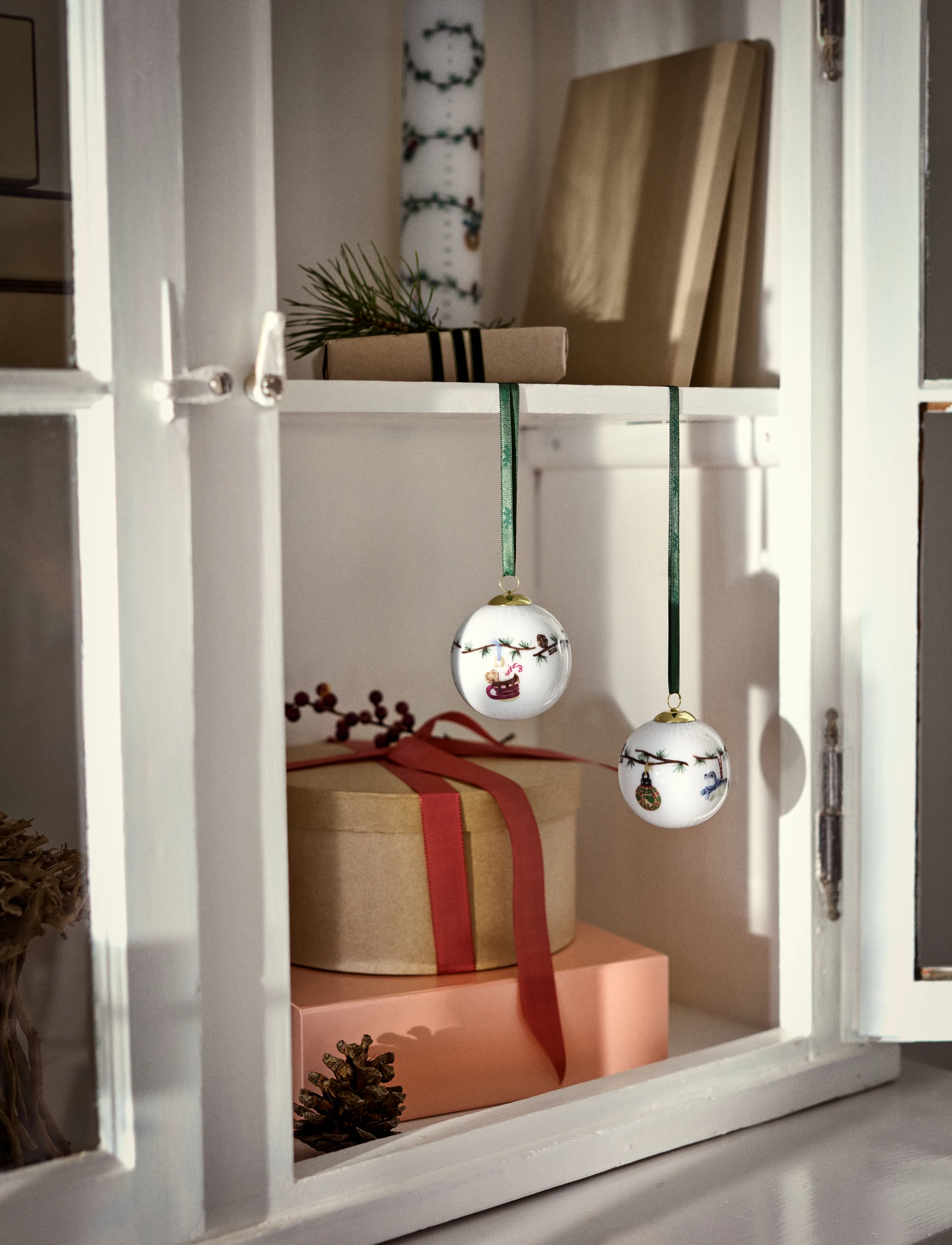 Kähler - Hammershøi Christmas Kugle 2026 Ø6 cm hvid m. deko - white w. deco - 5
