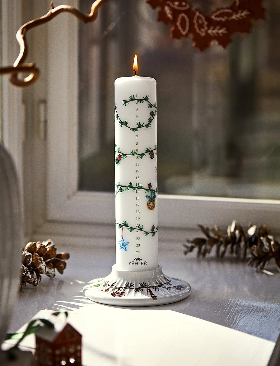 Kähler - Hammershøi Christmas Advent Candle 2026 Ø5 cm white w. deco - white w. deco - 0
