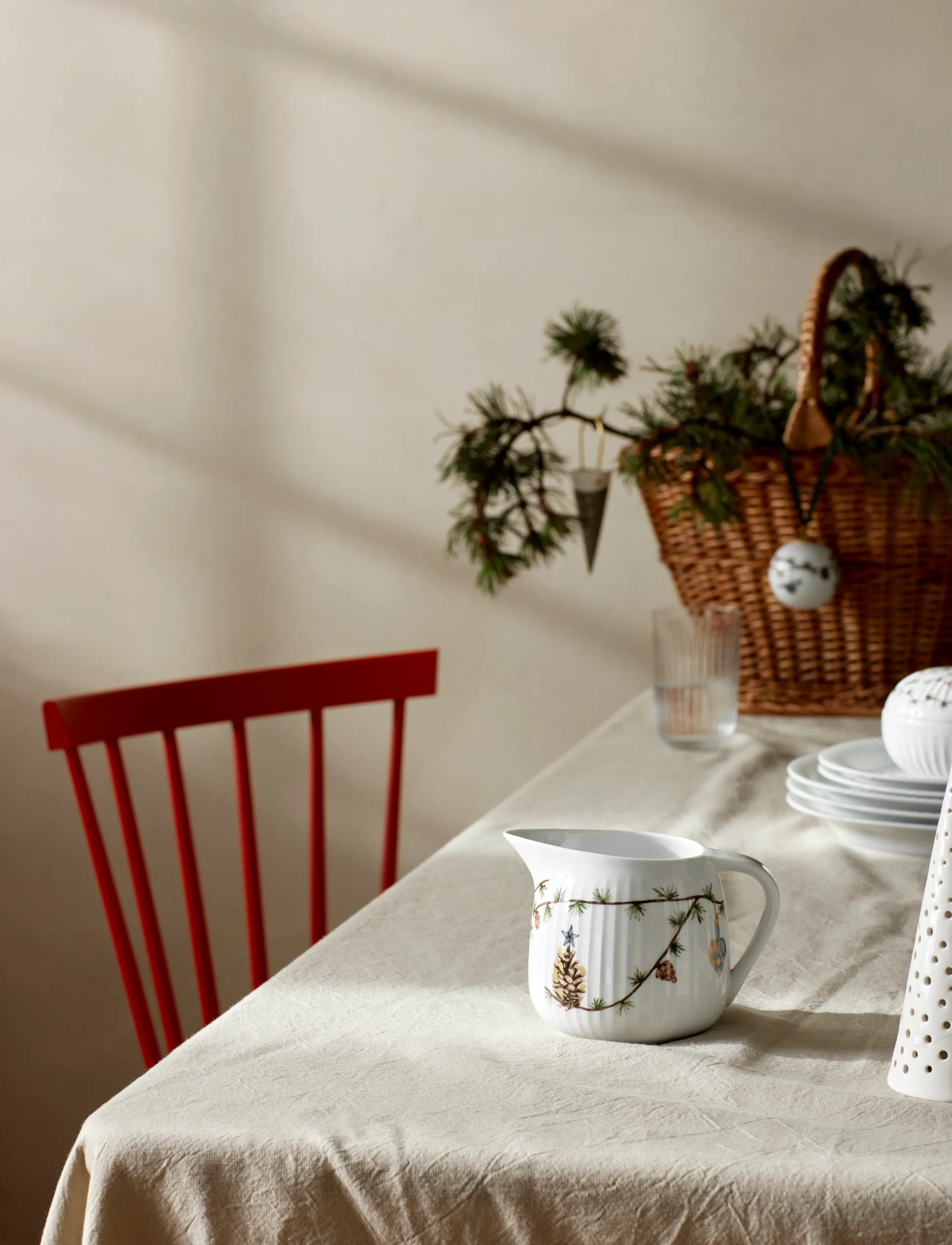 Kähler - Hammershøi Christmas Sauce boat 66 cl white w. deco - gravy boats & sauce pots - white w. deco - 0