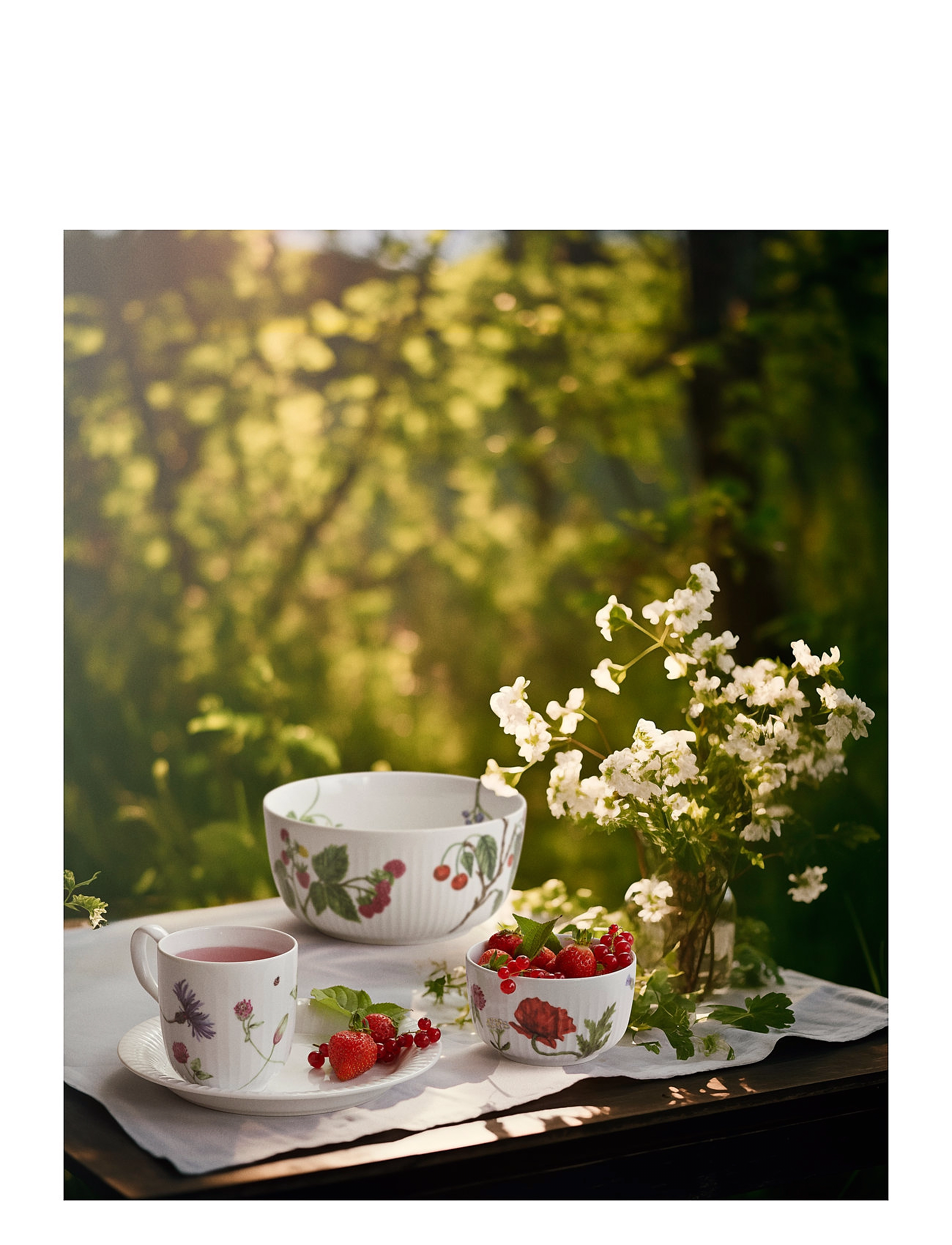 Kähler Hammershøi Summer Krus 33 Cl Wild Flowers, 33 CL, White, Kopper & Krus > Kaffekopper, Unisex