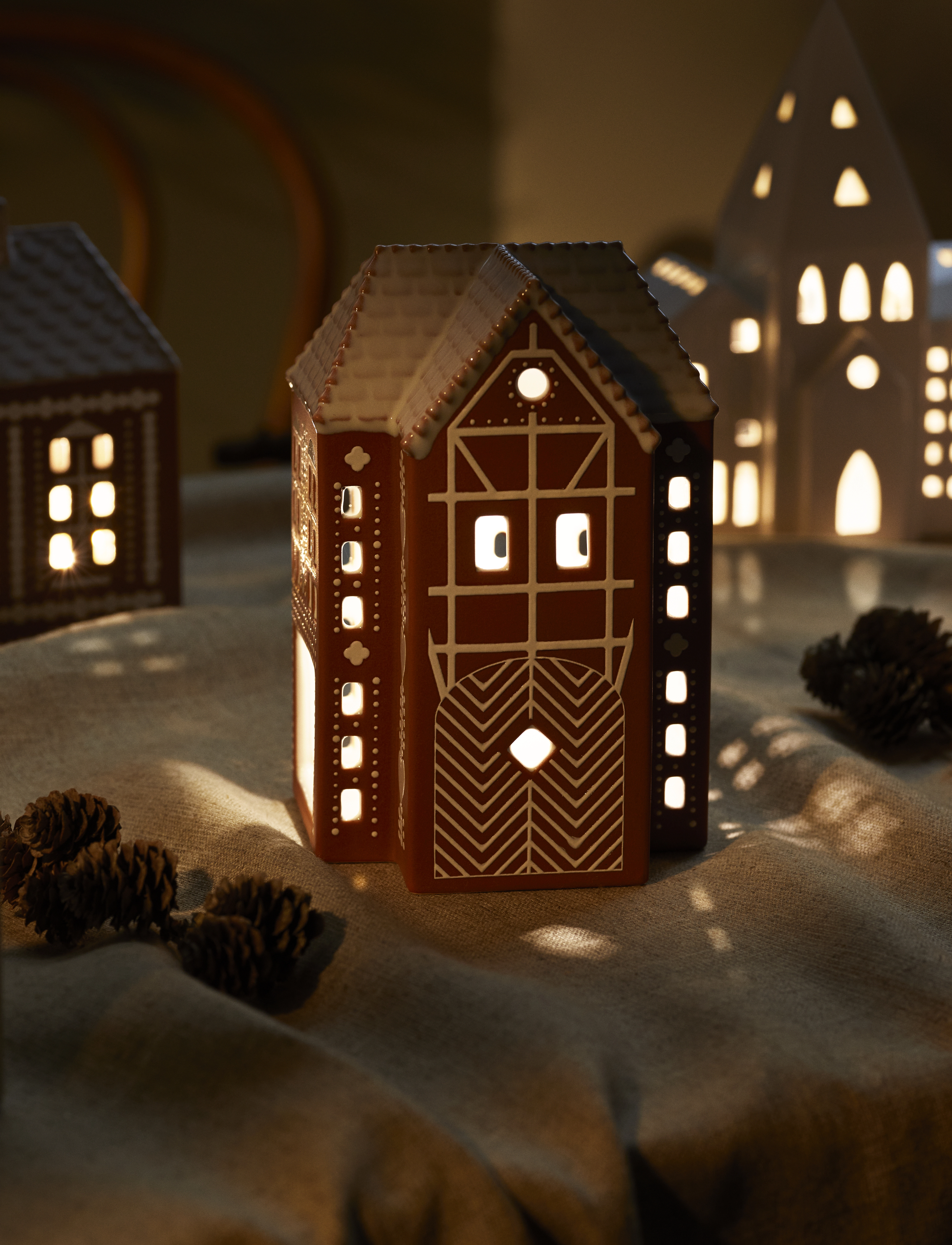 Kähler - Gingerbread Lighthouse large brown - brown - 0