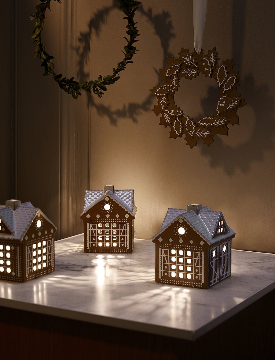 Kähler - Gingerbread Lighthouse Christmas Stable H11.5 brown - brown - 0