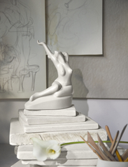 Kähler - Moments of Being Heavenly Grounded H22.5 hvit - skulpturer & porselensfigurer - white - 2