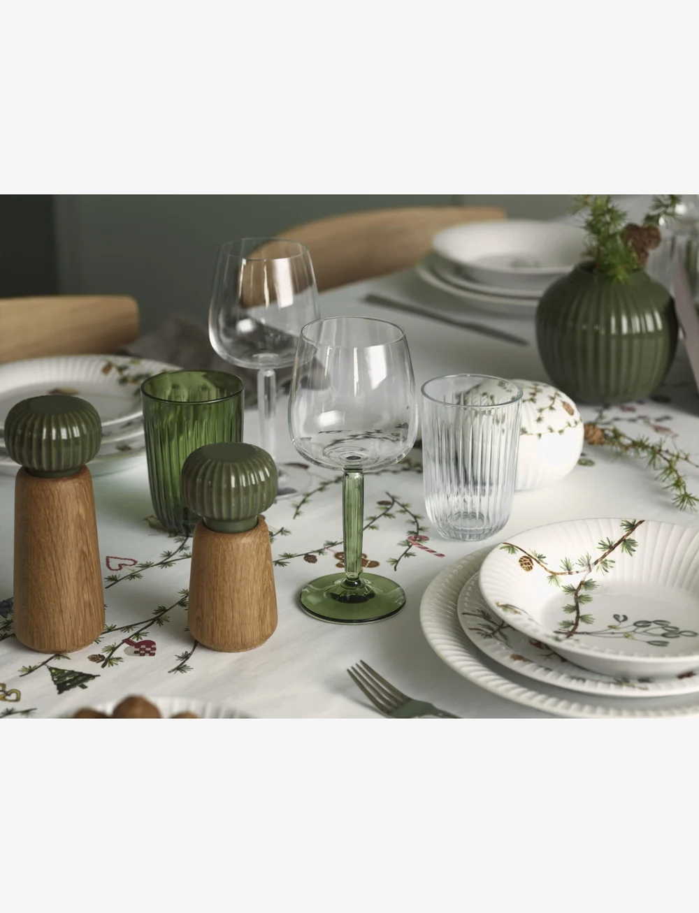 Kähler - Hammershøi Christmas Tablecloth 150x270 cm w. deco - weihnachtstextilien - white w. deco - 5