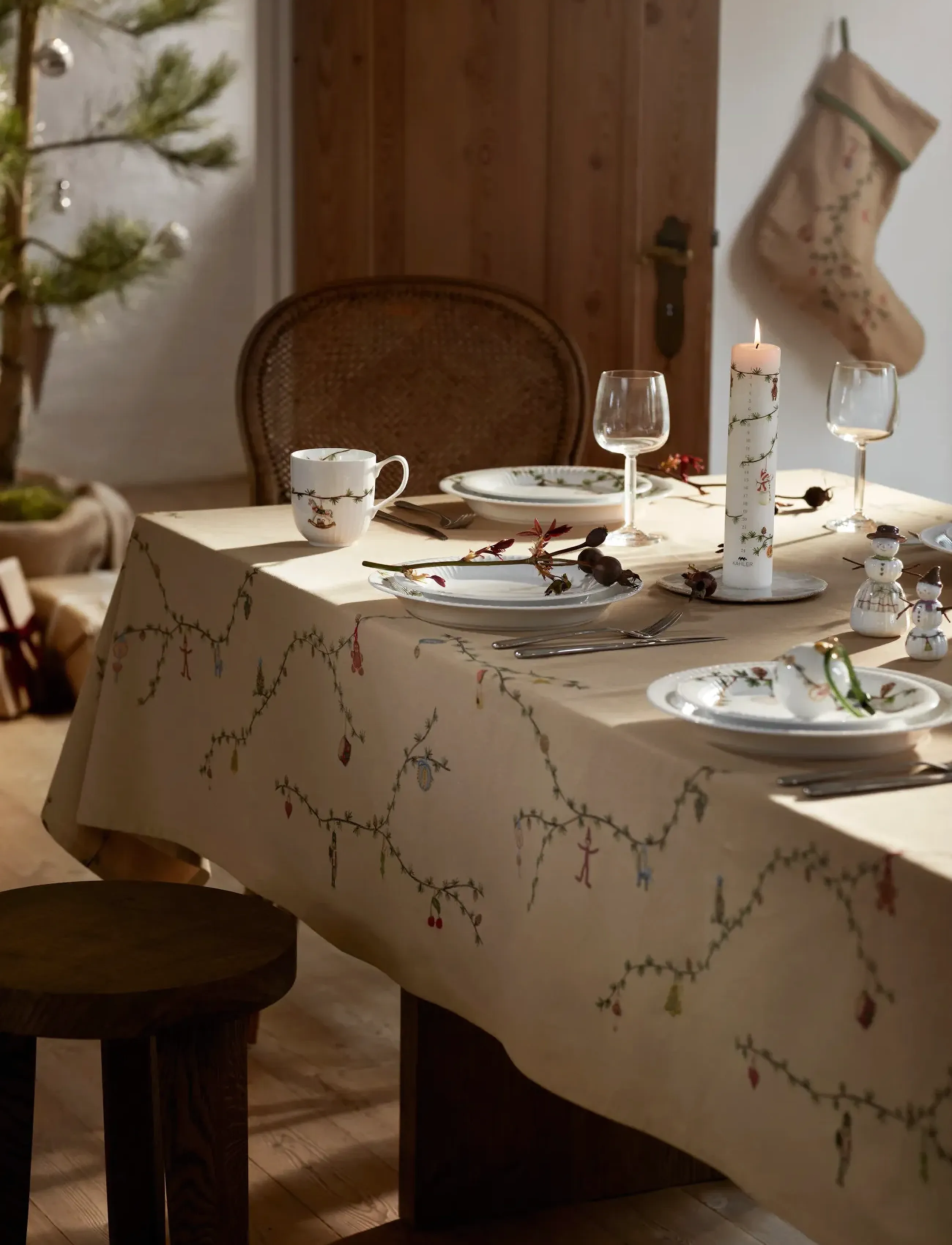Kähler - Hammershøi Christmas Tablecloth 150x270 cm sand - laudlinad - sand - 0