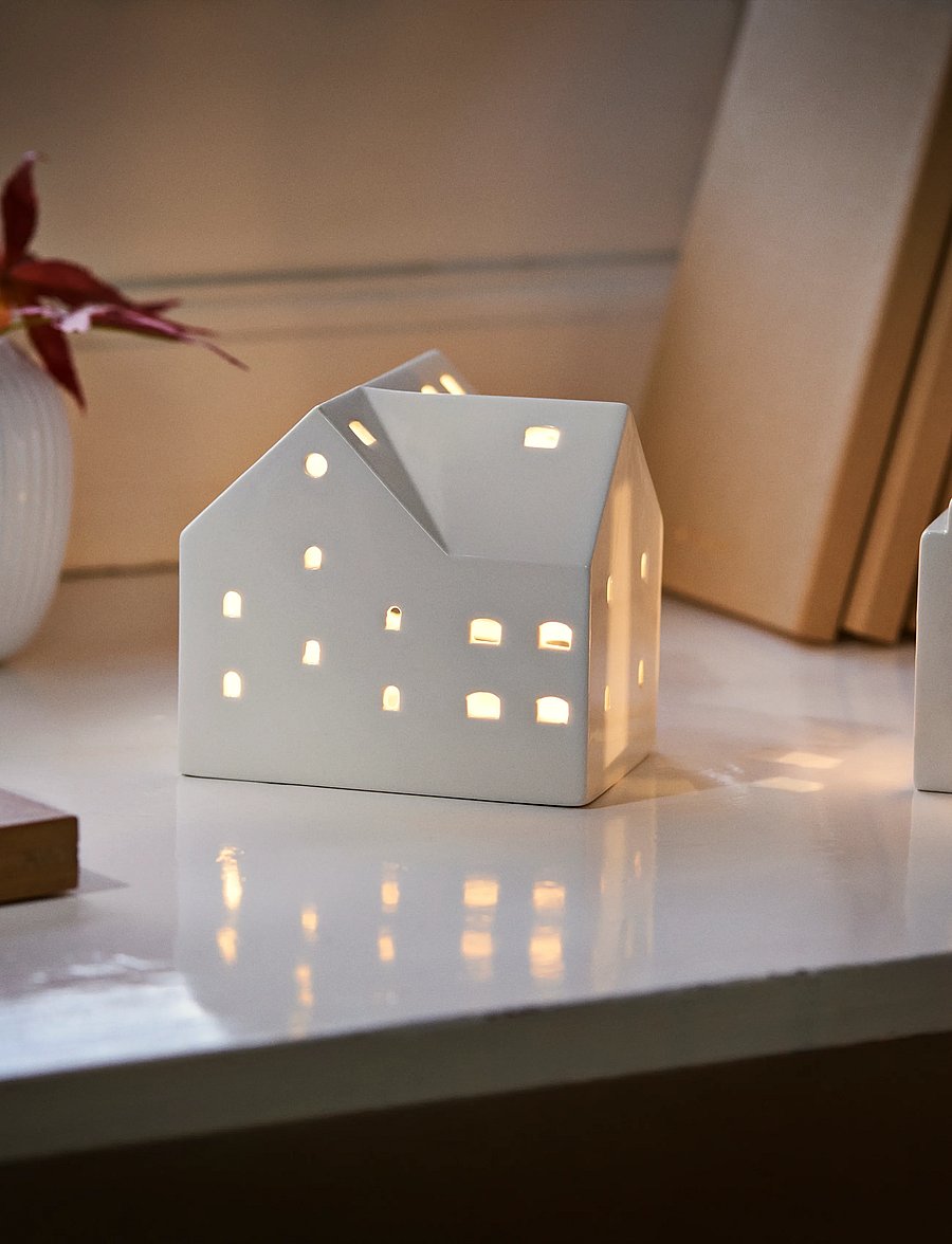 Kähler - Urbania Lighthouse Barn H10.5 cm white - tealight holders - white - 0