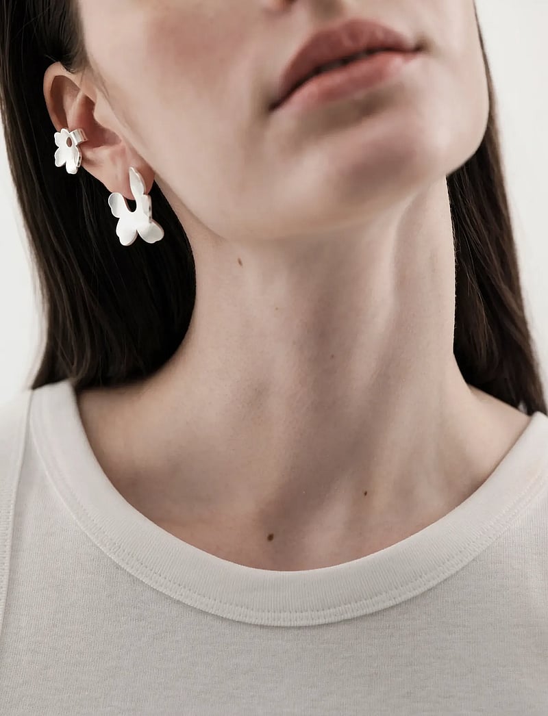Kalevala - Unikko Earrings small - Ørestikker - silver - 2