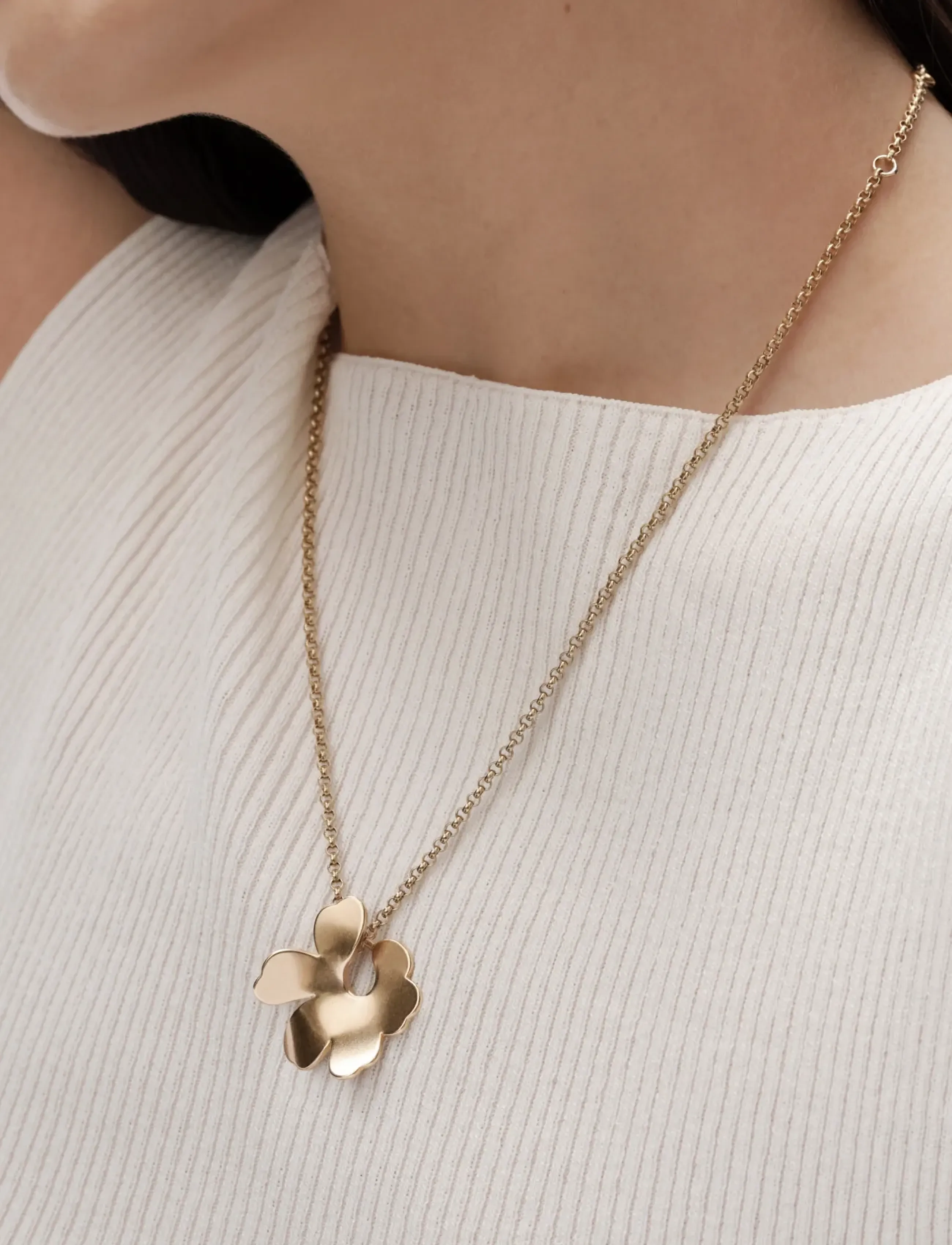 Kalevala Kalevala X Marimekko Unikko Pendant Small, One Size, Gold, Halskæder > Smukke Halskæder, Dame