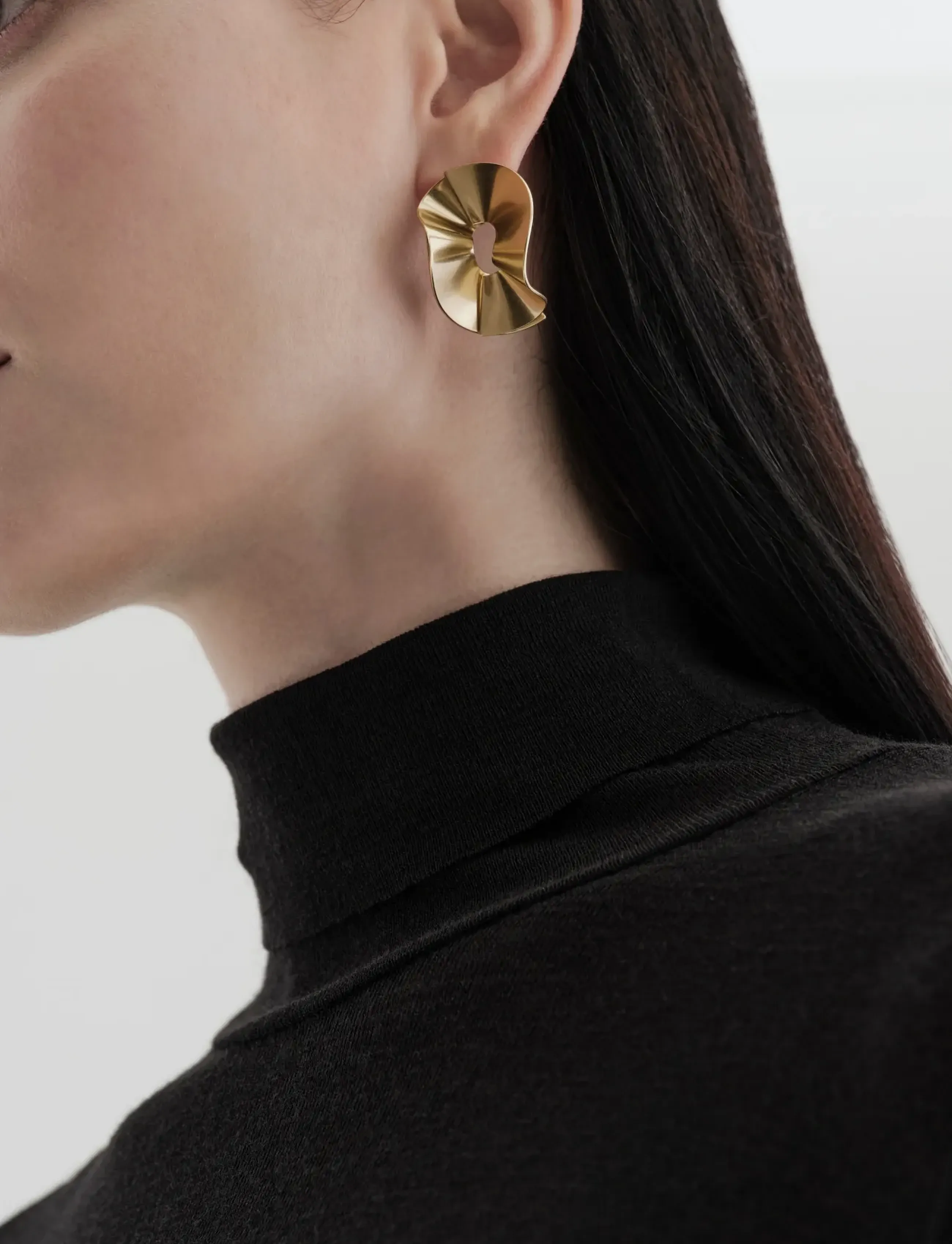 Kalevala Alluring Earrings Round, One Size, Gold, Earrings > Statement Earrings, Dame