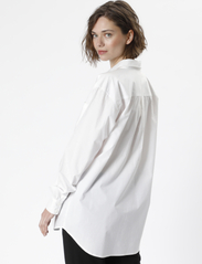 Karen By Simonsen - NinjaKB Shirt - langærmede skjorter - bright white - 5