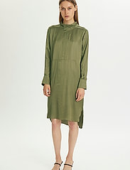 Karen By Simonsen - BountiKB Dress - skjortekjoler - dusky green - 3