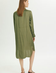 Karen By Simonsen - BountiKB Dress - skjortekjoler - dusky green - 4