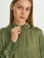 Karen By Simonsen - BountiKB Dress - skjortekjoler - dusky green - 5