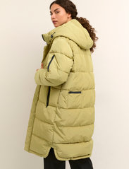 Karen By Simonsen - HazeKB Puffer Jacket - pitkät talvitakit - green moss - 4