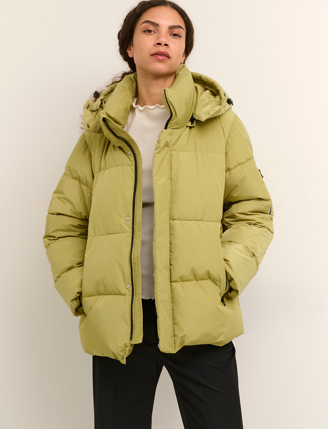Short puffer jacket deals