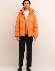 Karen By Simonsen - HazeKB Short Puffer Jacket - dun- & vadderade jackor - jaffa orange - 3