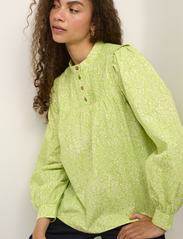 Karen By Simonsen - HemiliaKB Blouse - långärmade skjortor - lime flower lace - 5