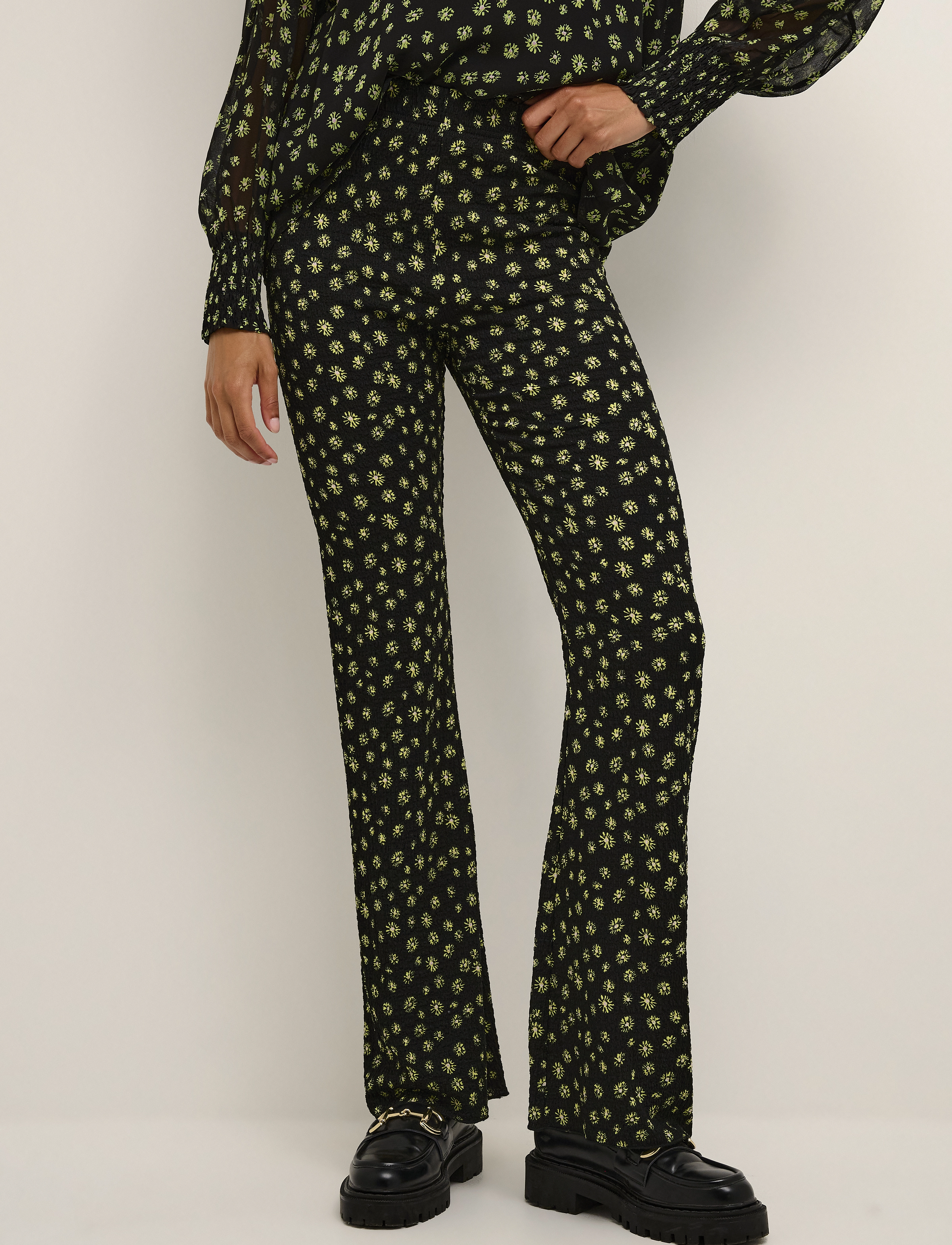 Karen By Simonsen HarperKB Flared Leggings - Transitional Layering - PETITE LIME FLOWER / green