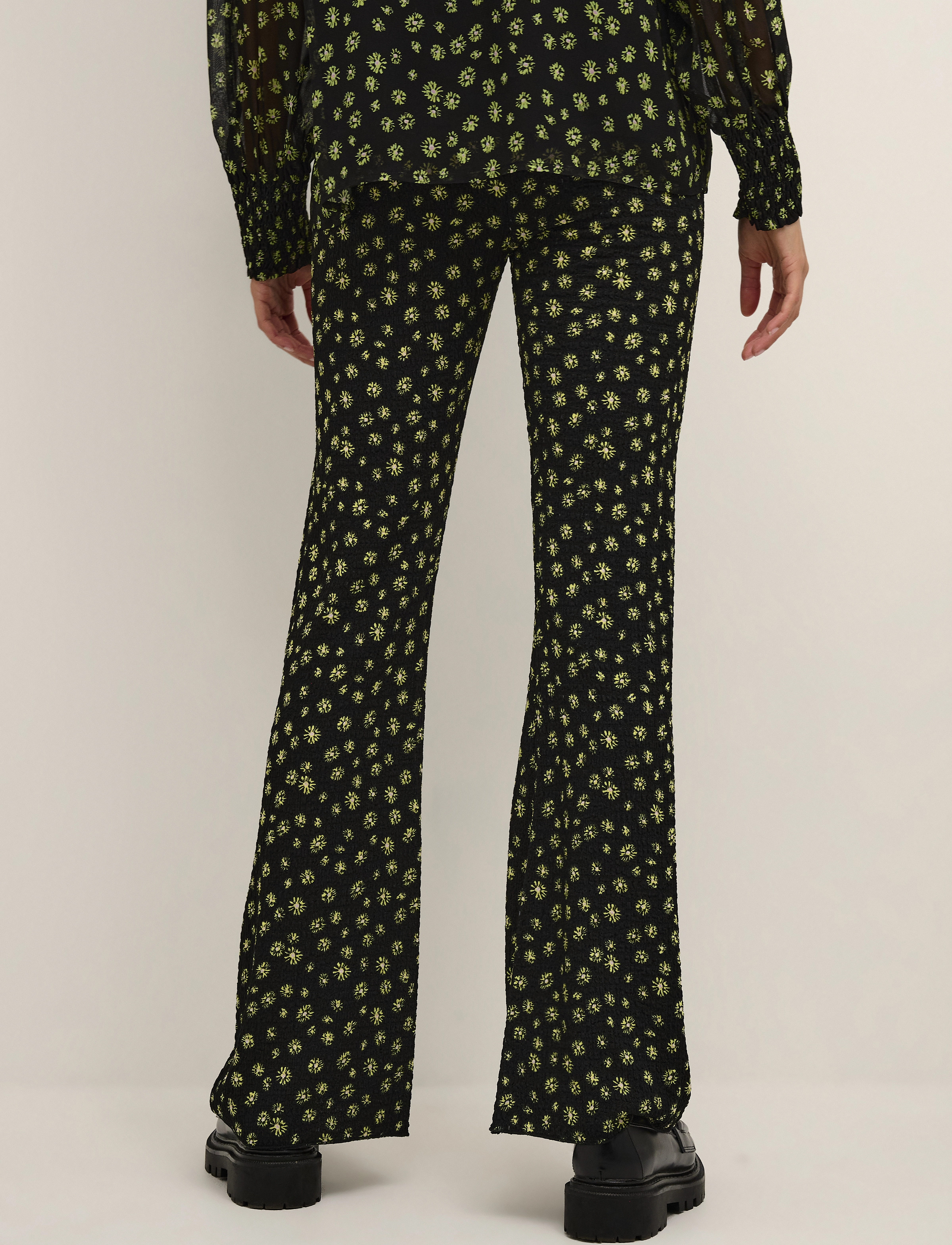 Karen By Simonsen - HarperKB Flared Leggings - pantalons évasés - petite lime flower - 4