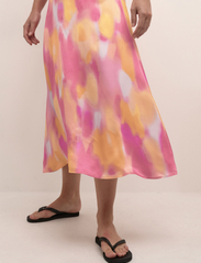 Karen By Simonsen - IdrisKB Skirt - satin skirts - pink sun beam - 5