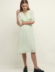 Karen By Simonsen - IppaKB Dress - vidutinio ilgio suknelės - pastel green - 3