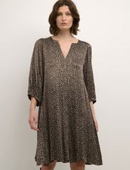 Karen By Simonsen - JustineKB Indie Dress - skjortekjoler - brushed choco dot - 2