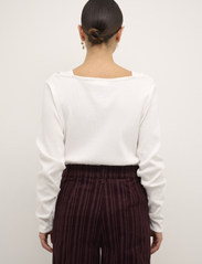 Karen By Simonsen - JillKB Cut out Tee - long-sleeved tops - bright white - 4