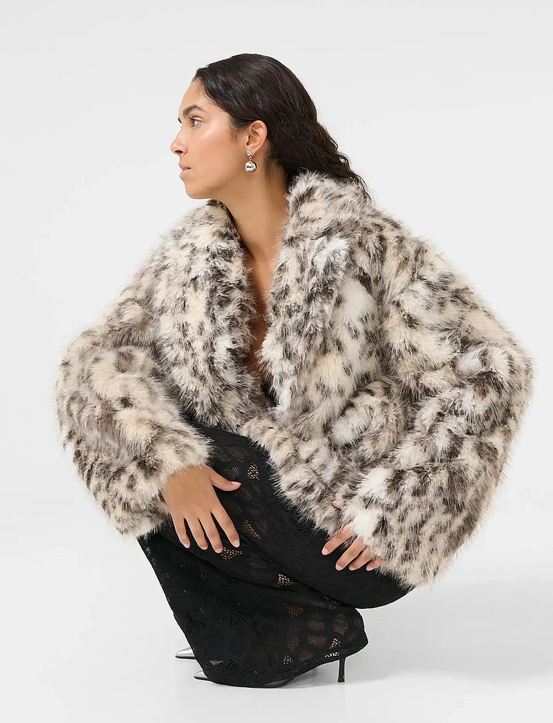 Karen By Simonsen - KBAmira Fur Coat - faux fur jakker - white and black fur - 5