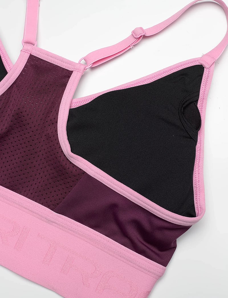 Kari Traa - VAR - zems atbalsts - wine - 2