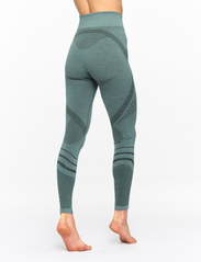 Kari Traa - OLINE PANTS - aluskihina kantavad püksid - dusty midtone green - 3