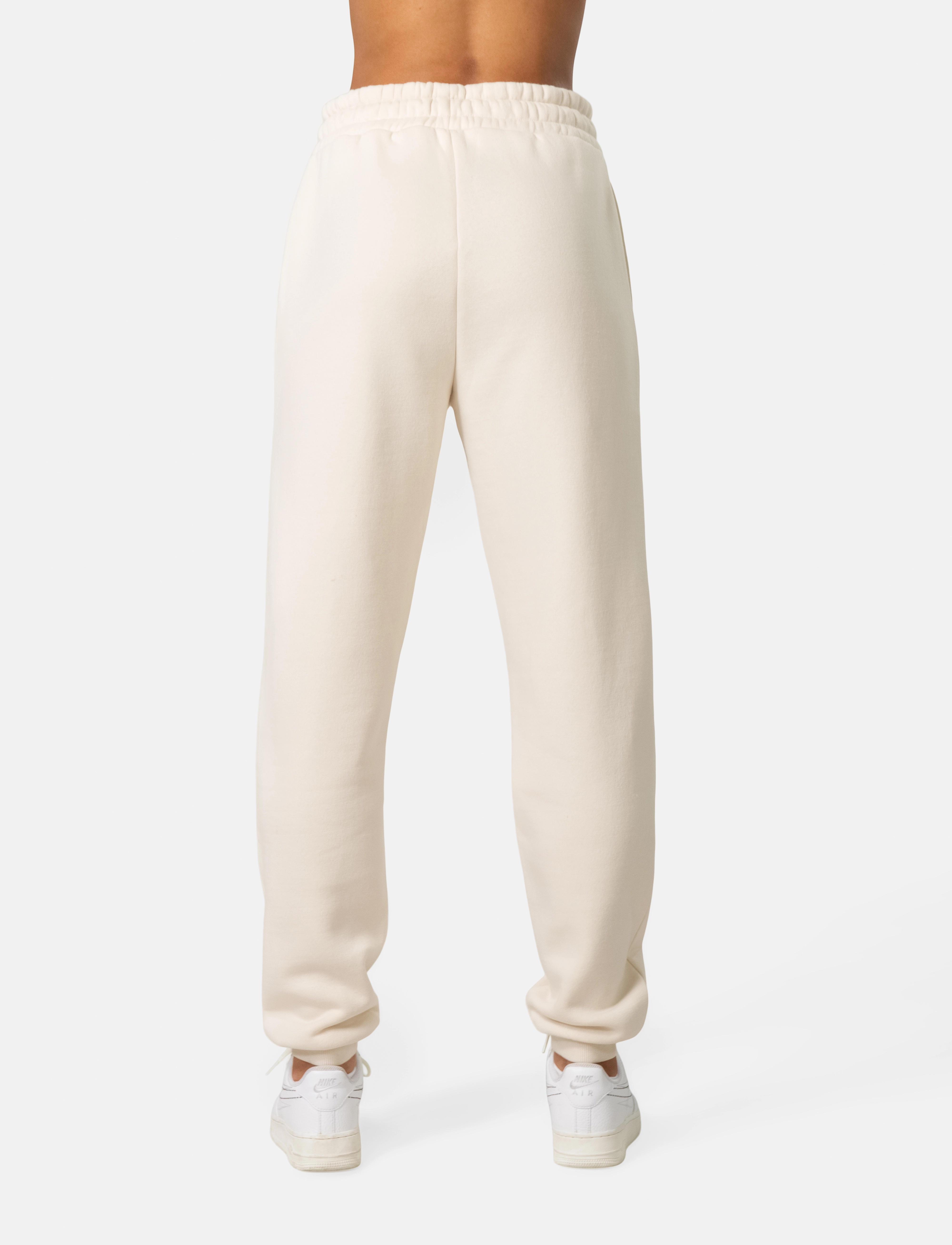 Anelie Pant 2