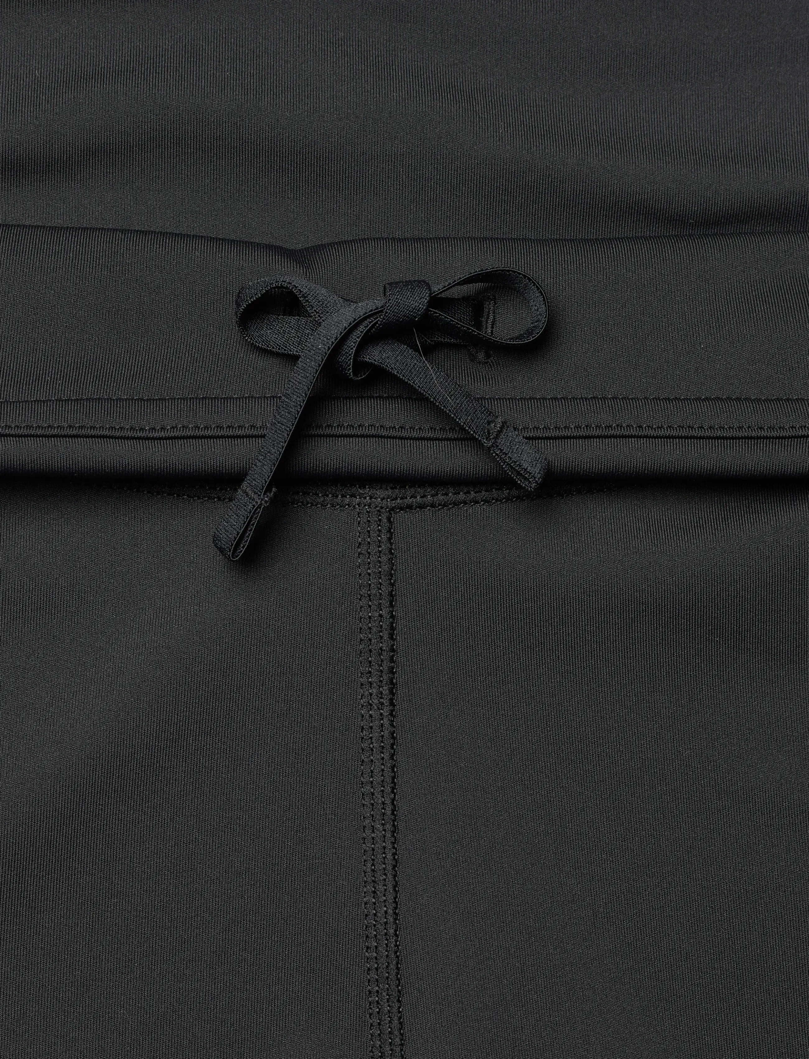 Kari Traa - LINNEA SHORTS - 1/2 pikkus - blck - 3