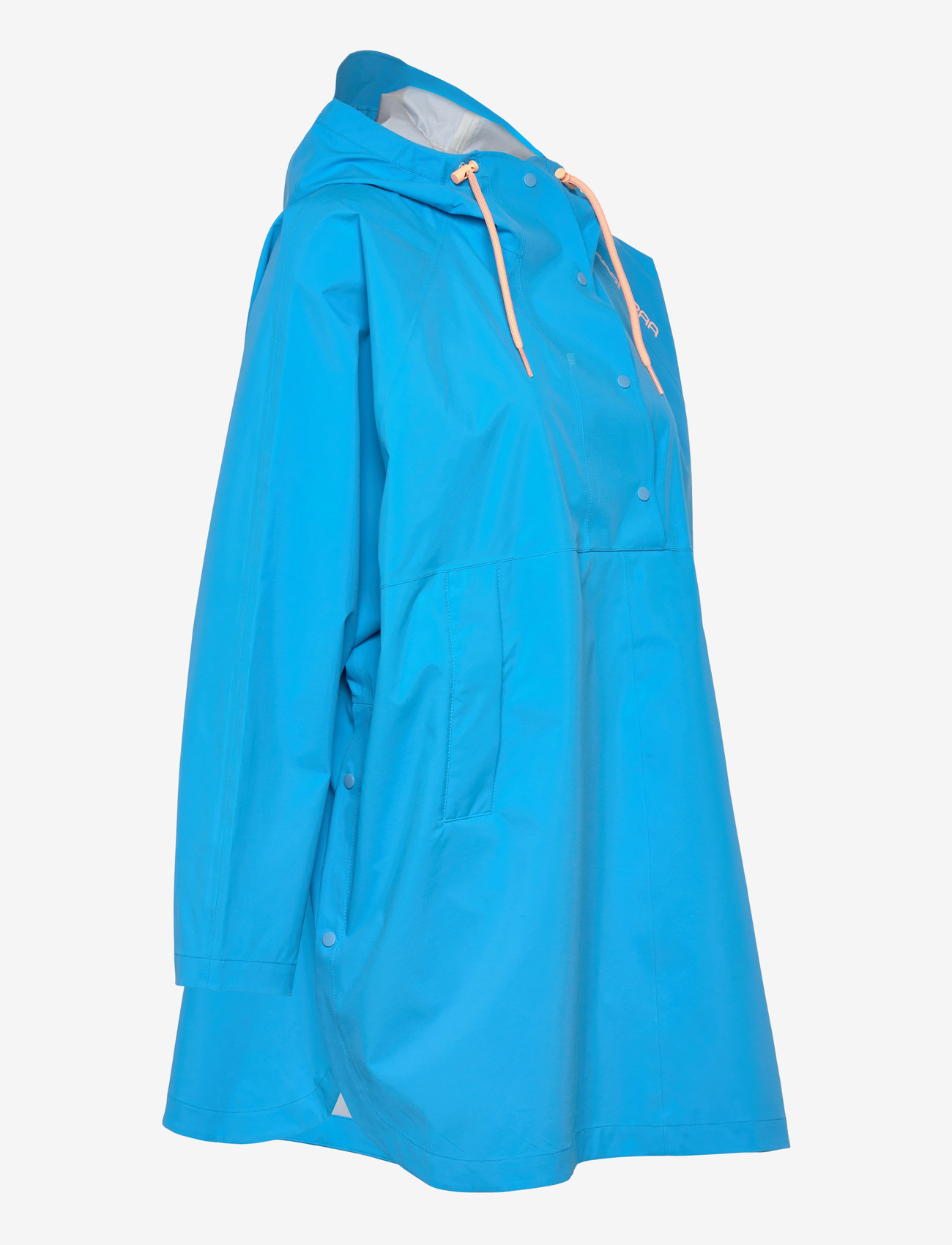 Kari Traa - THEA CAPE - tuulejoped - horiz - 3