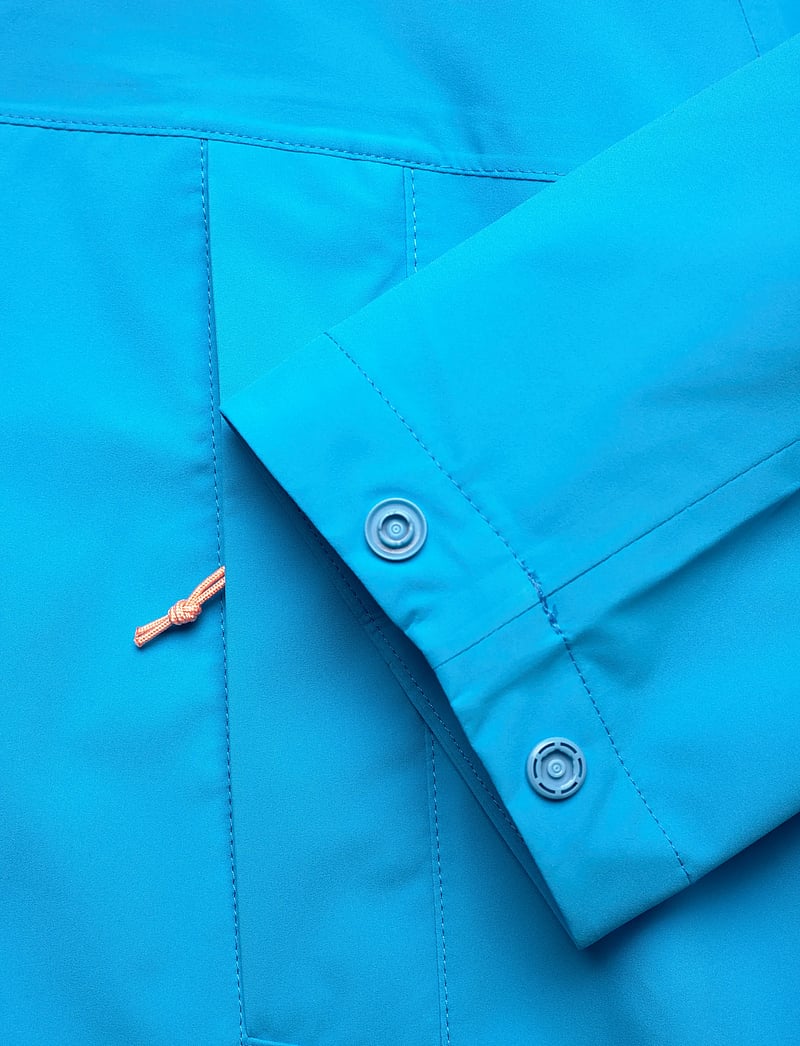 Kari Traa - THEA CAPE - tuulejoped - horiz - 5