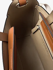 Karl Lagerfeld - k/circle sm tote perforated - festkläder till outletpriser - sudan brown - 5