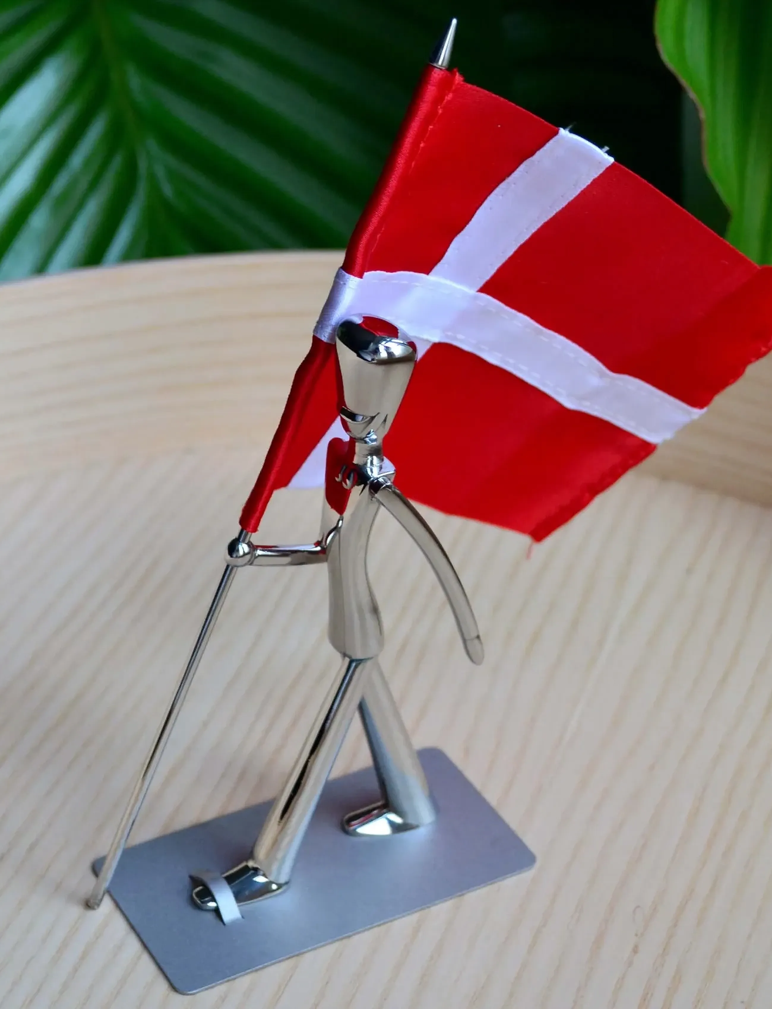 Kay Bojesen Kongelig Fanebærer, 18 cm, Red, Decorative Accessories-details > Figures & Sculptures, Unisex