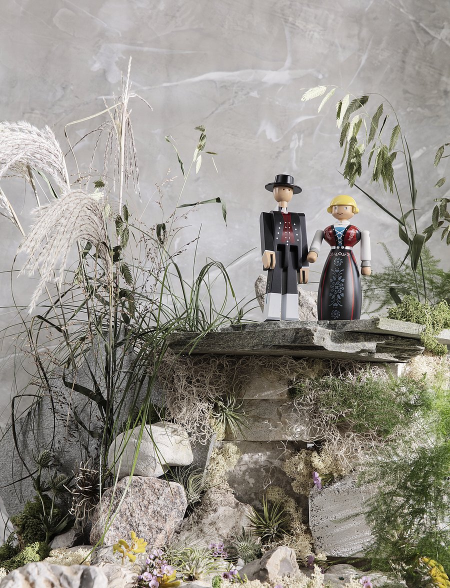 Kay Bojesen - Norwegian Bunad Woman black/red/white - figurines en bois - black/red/white - 3