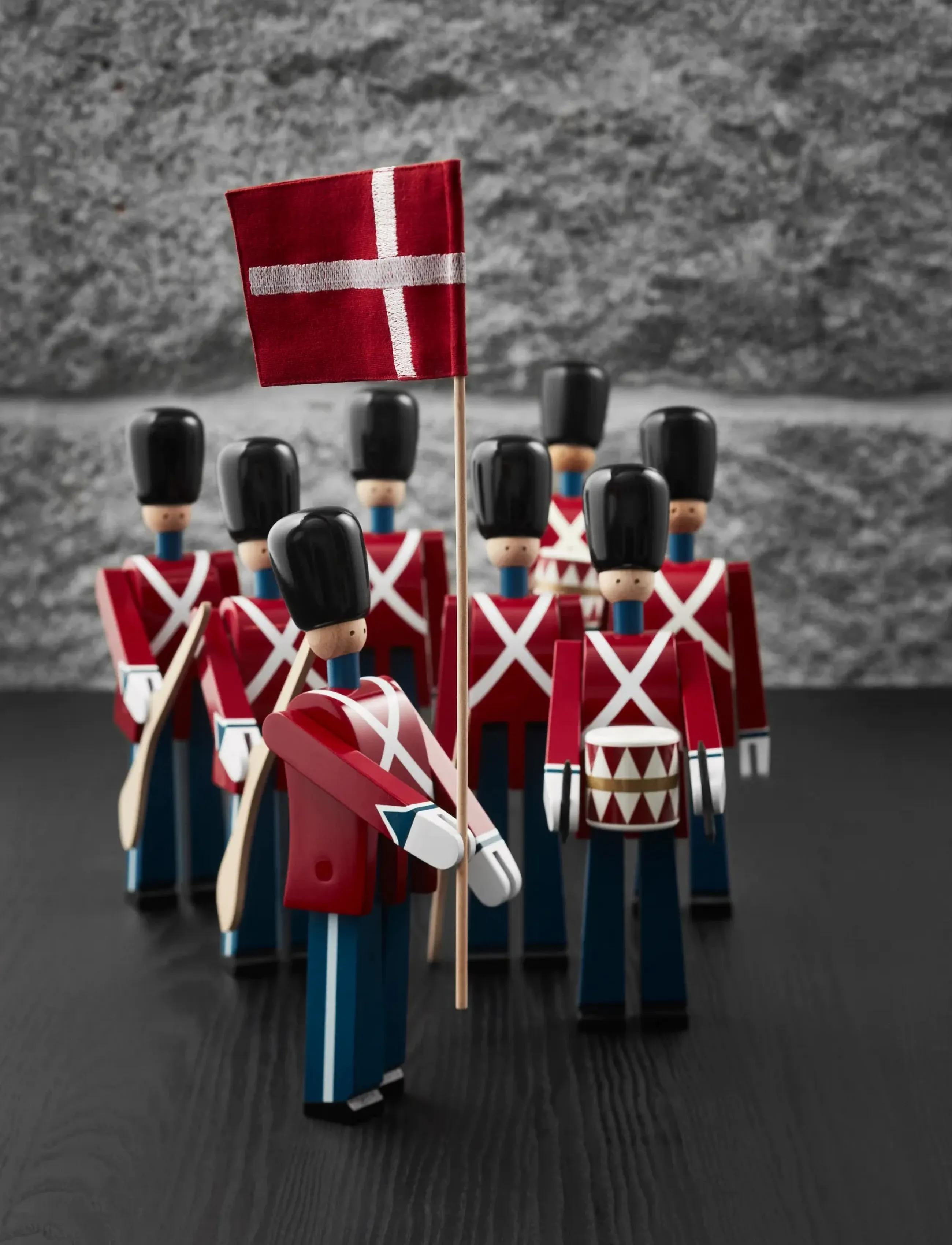 Kay Bojesen Fanebærer Small Rød/Blå/Hvid, One Size, Decorative Accessories-details, Mehrfarbig/gemustert - Wooden Figures, Homeware