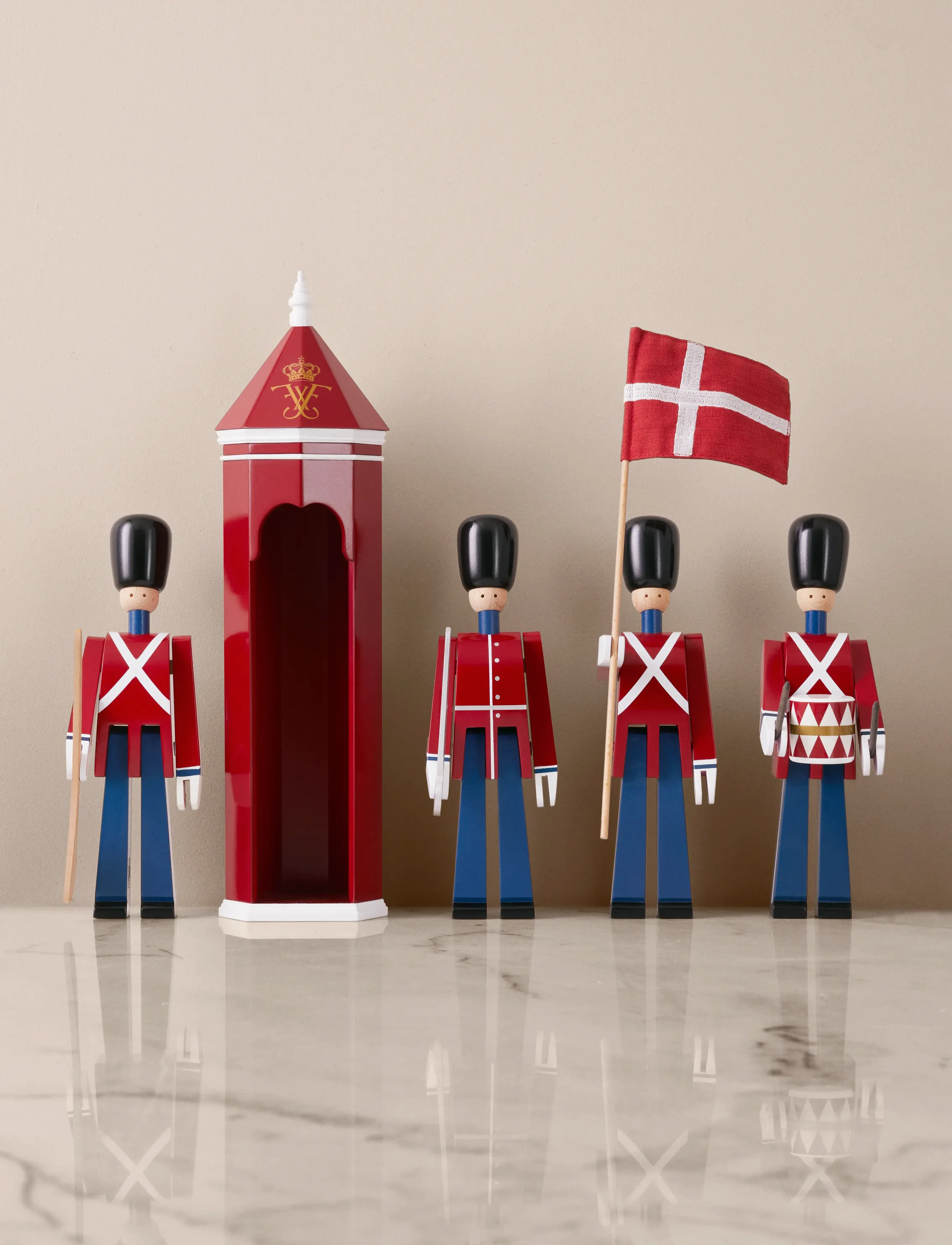Kay Bojesen Skilderhus Frederik 10 H36 Rød/Hvid, 36, Decorative Accessories-details, Rot - Wooden Figures, Homeware